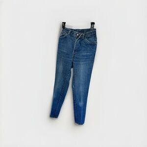Levi's Vintage High-Waisted Mom Jeans Classic Medium Wash Denim‎